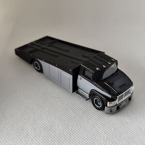 3/$25💙Hot Wheels Premium "Carry On" ramp truck